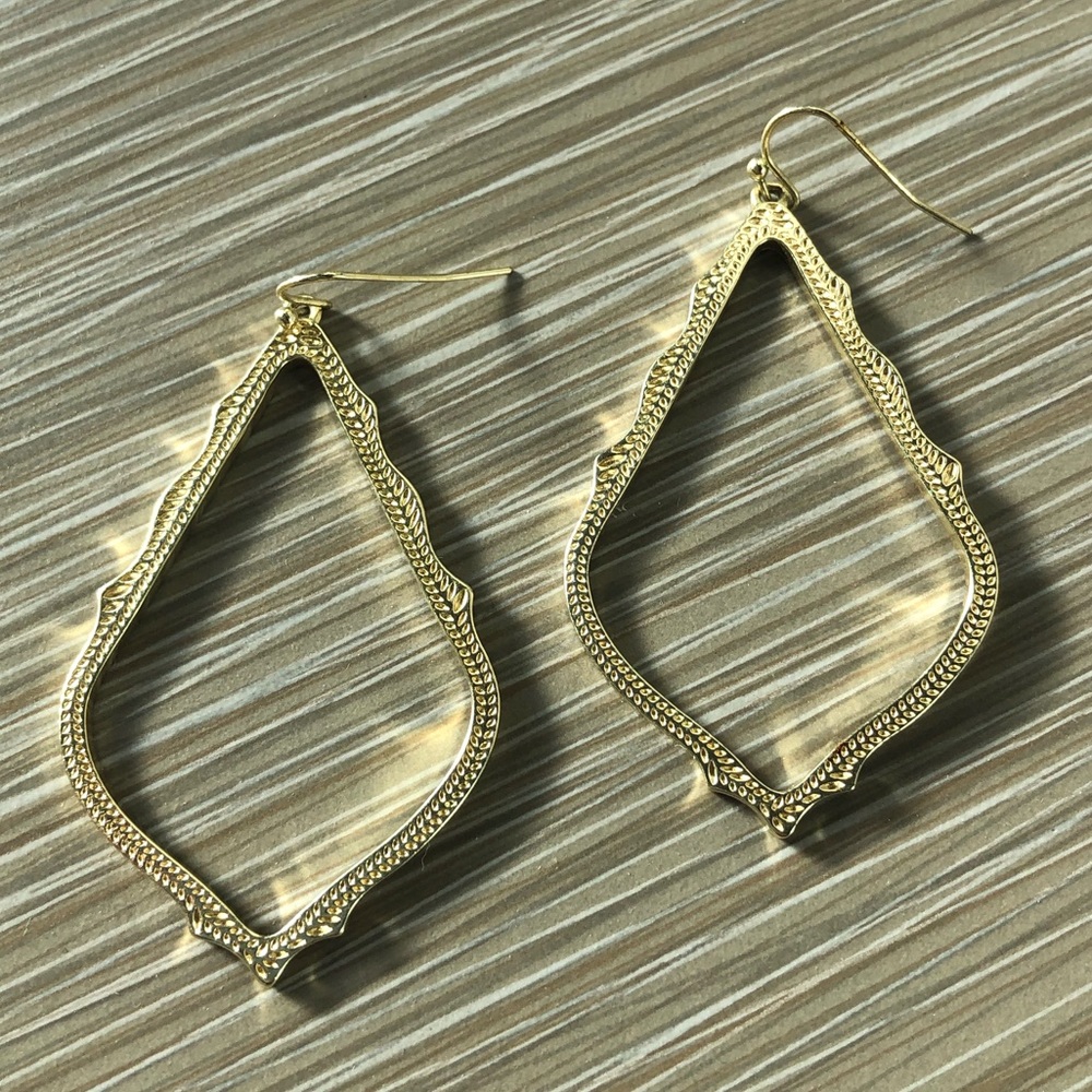 Kendra Scott Sophee drop earrings in gold - Picture 5 of 5
